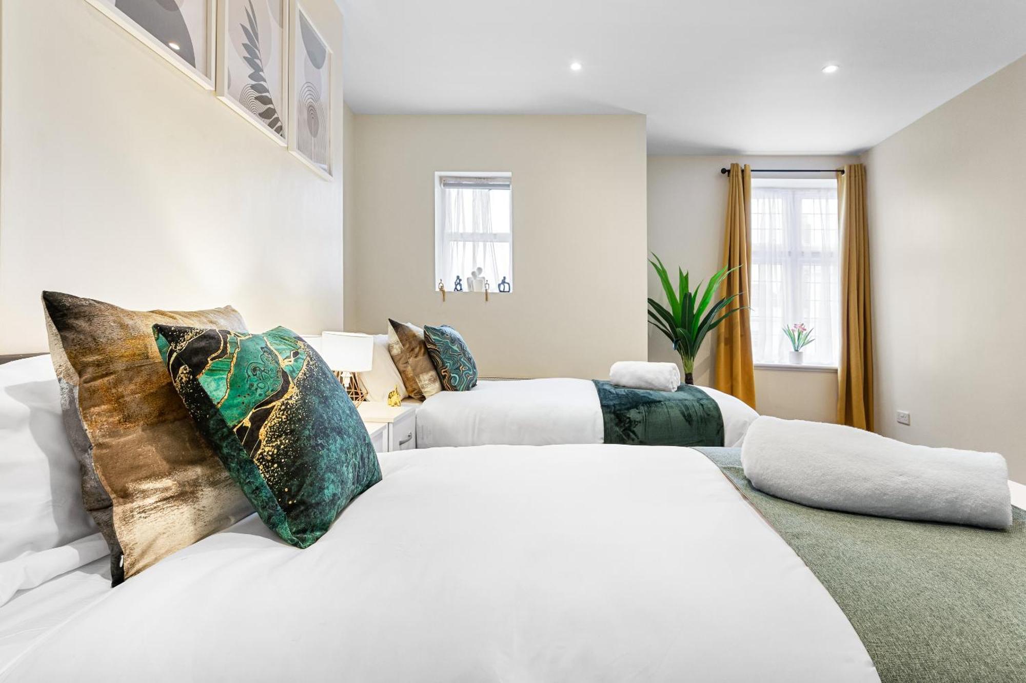 Elegant 2Br London Hideaway- King Bed, Sleeps 6 - Parking- Instant Book- 20 Percent Off Limited Time! 巴尔内特 外观 照片