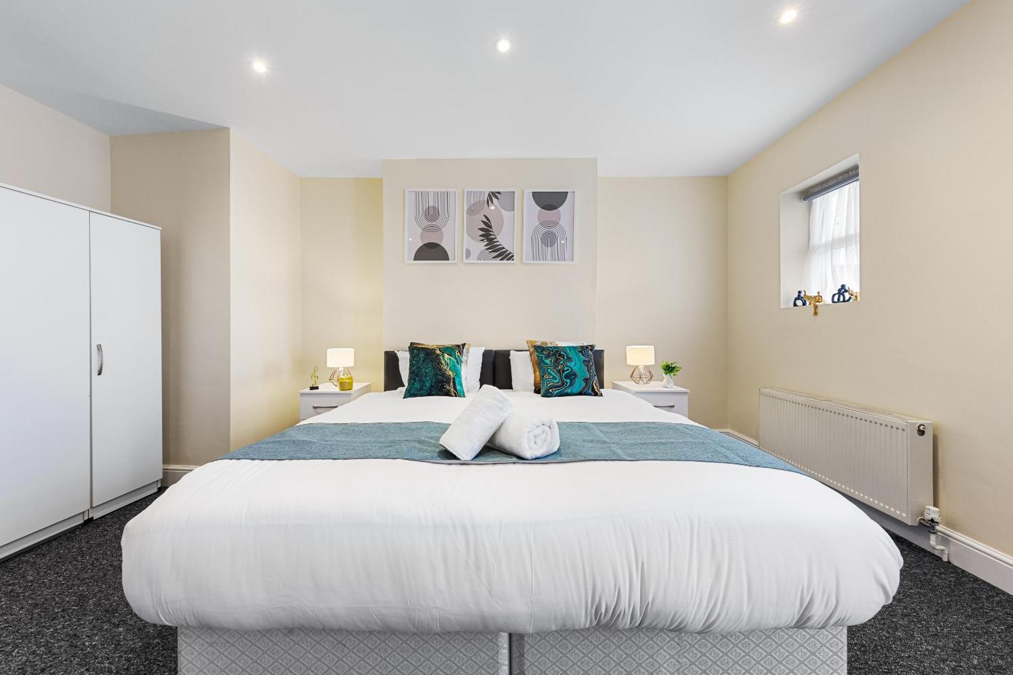 Elegant 2Br London Hideaway- King Bed, Sleeps 6 - Parking- Instant Book- 20 Percent Off Limited Time! 巴尔内特 外观 照片