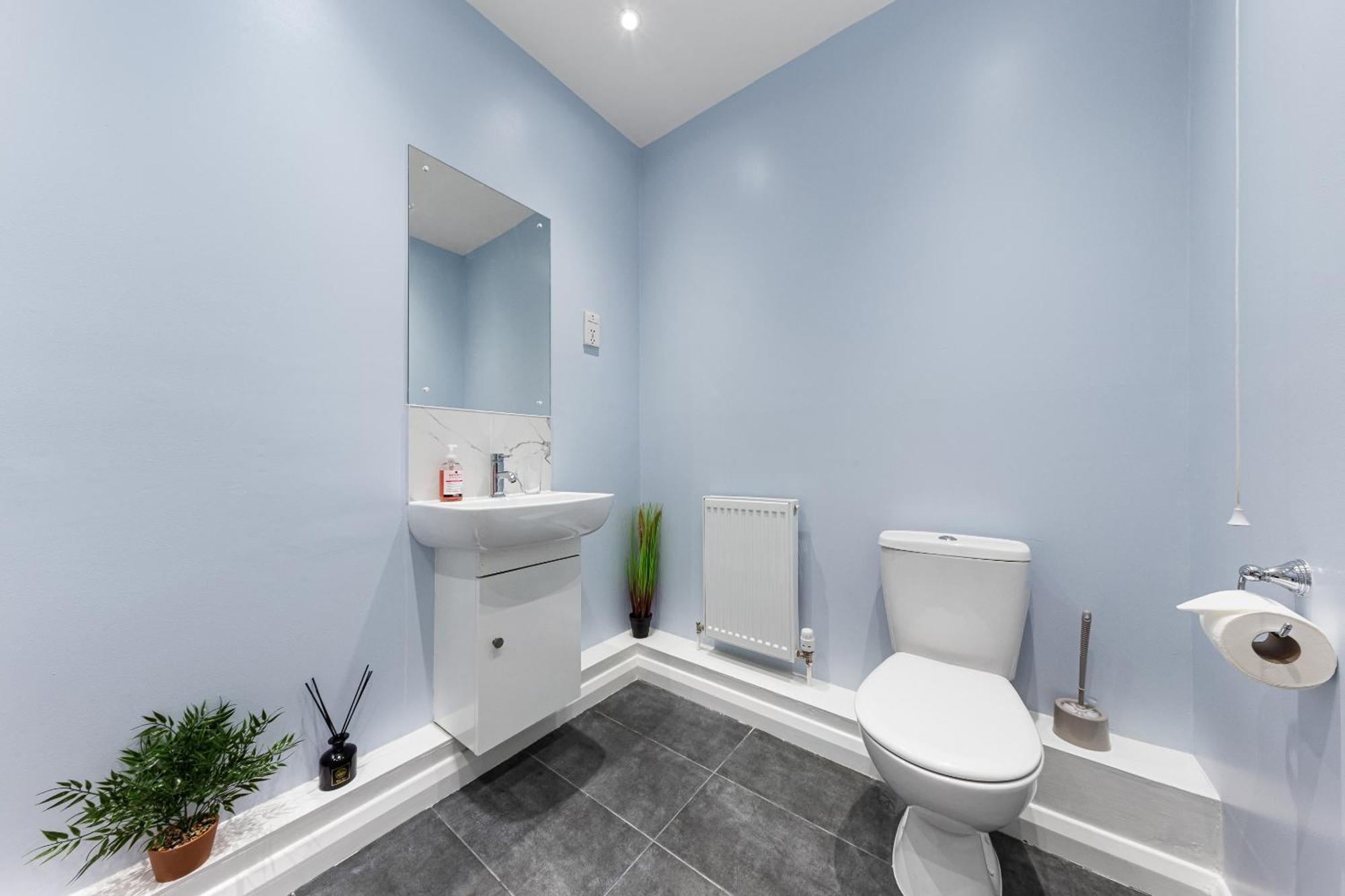 Elegant 2Br London Hideaway- King Bed, Sleeps 6 - Parking- Instant Book- 20 Percent Off Limited Time! 巴尔内特 外观 照片