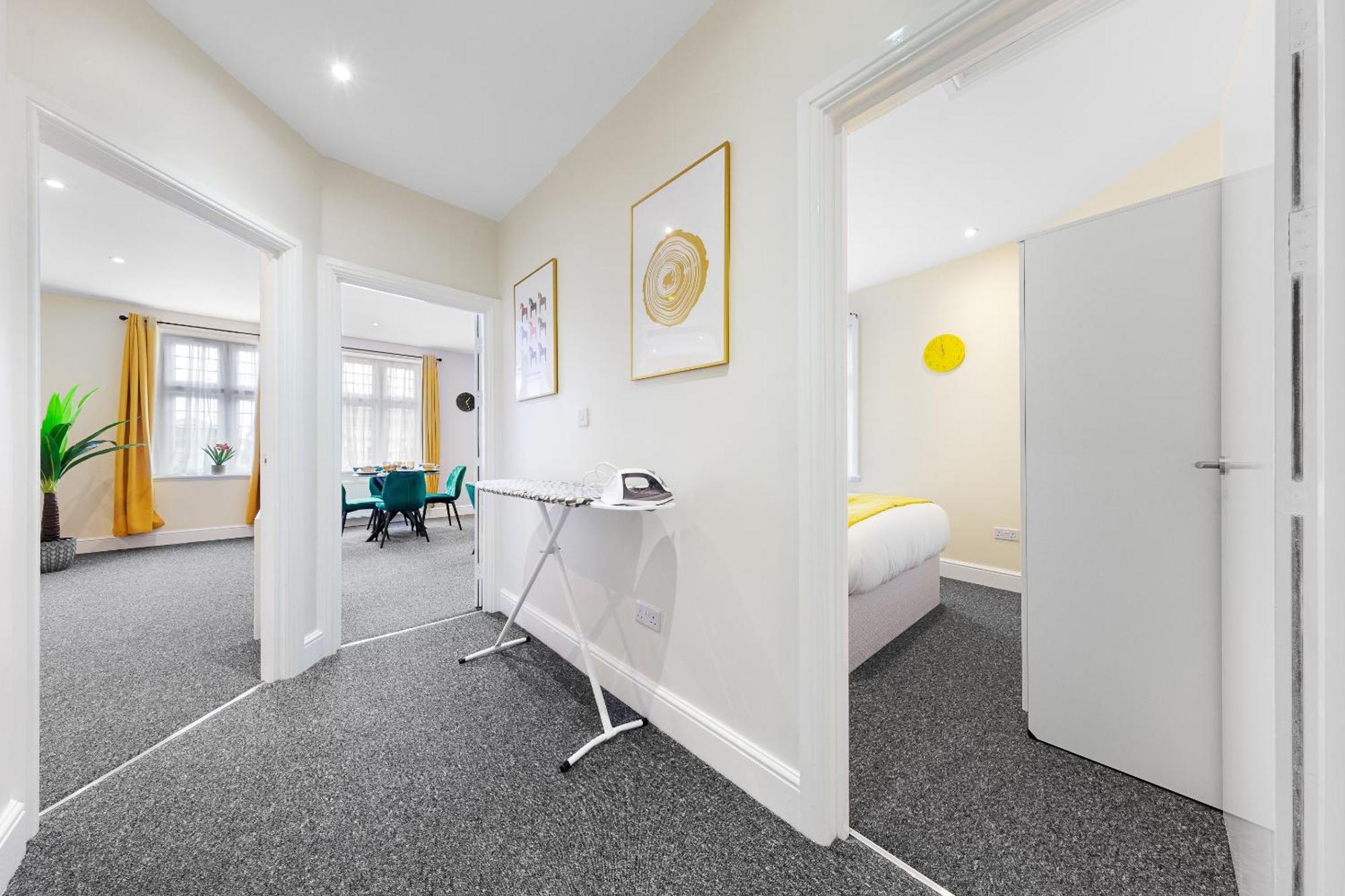 Elegant 2Br London Hideaway- King Bed, Sleeps 6 - Parking- Instant Book- 20 Percent Off Limited Time! 巴尔内特 外观 照片