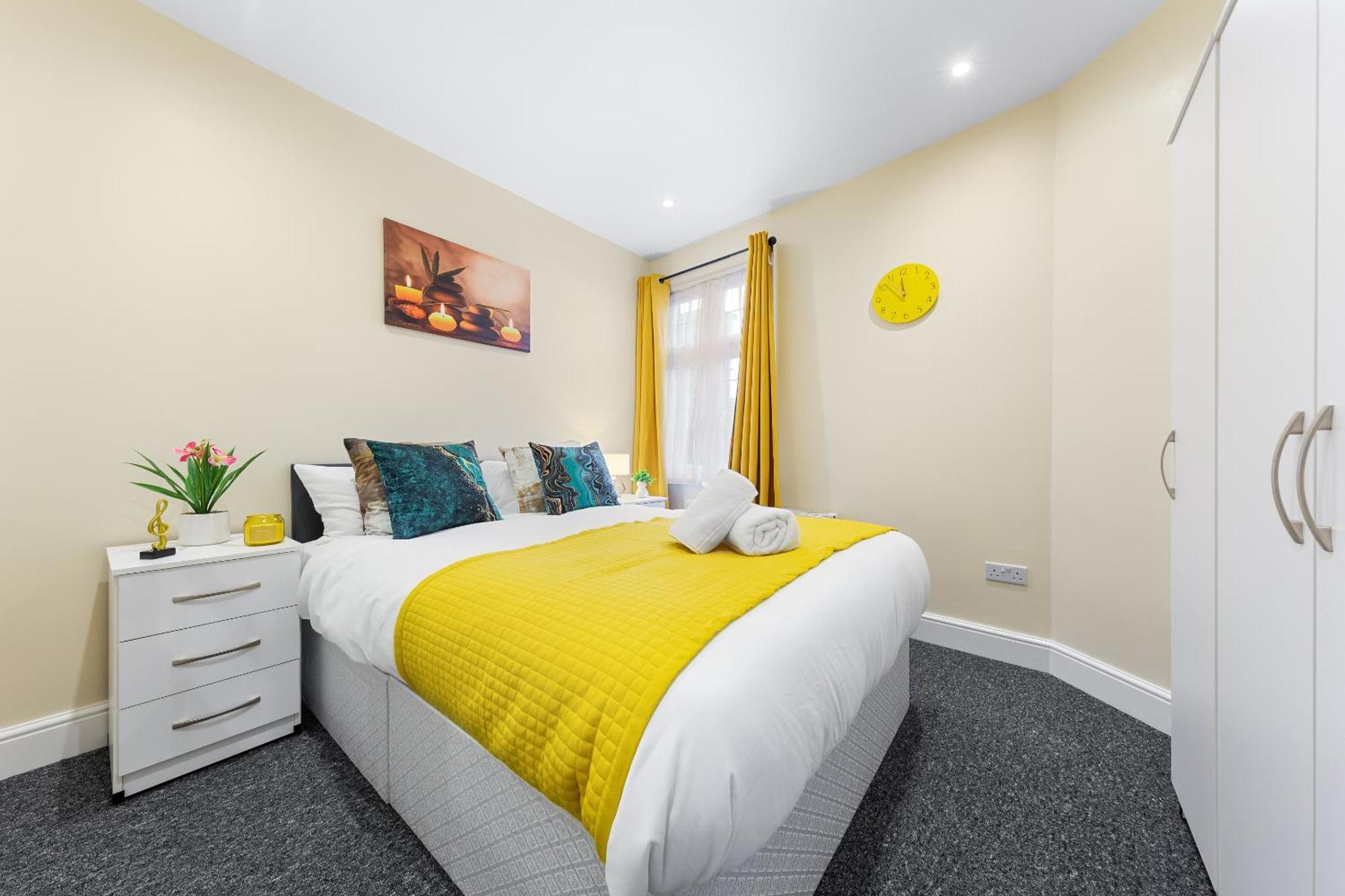Elegant 2Br London Hideaway- King Bed, Sleeps 6 - Parking- Instant Book- 20 Percent Off Limited Time! 巴尔内特 外观 照片