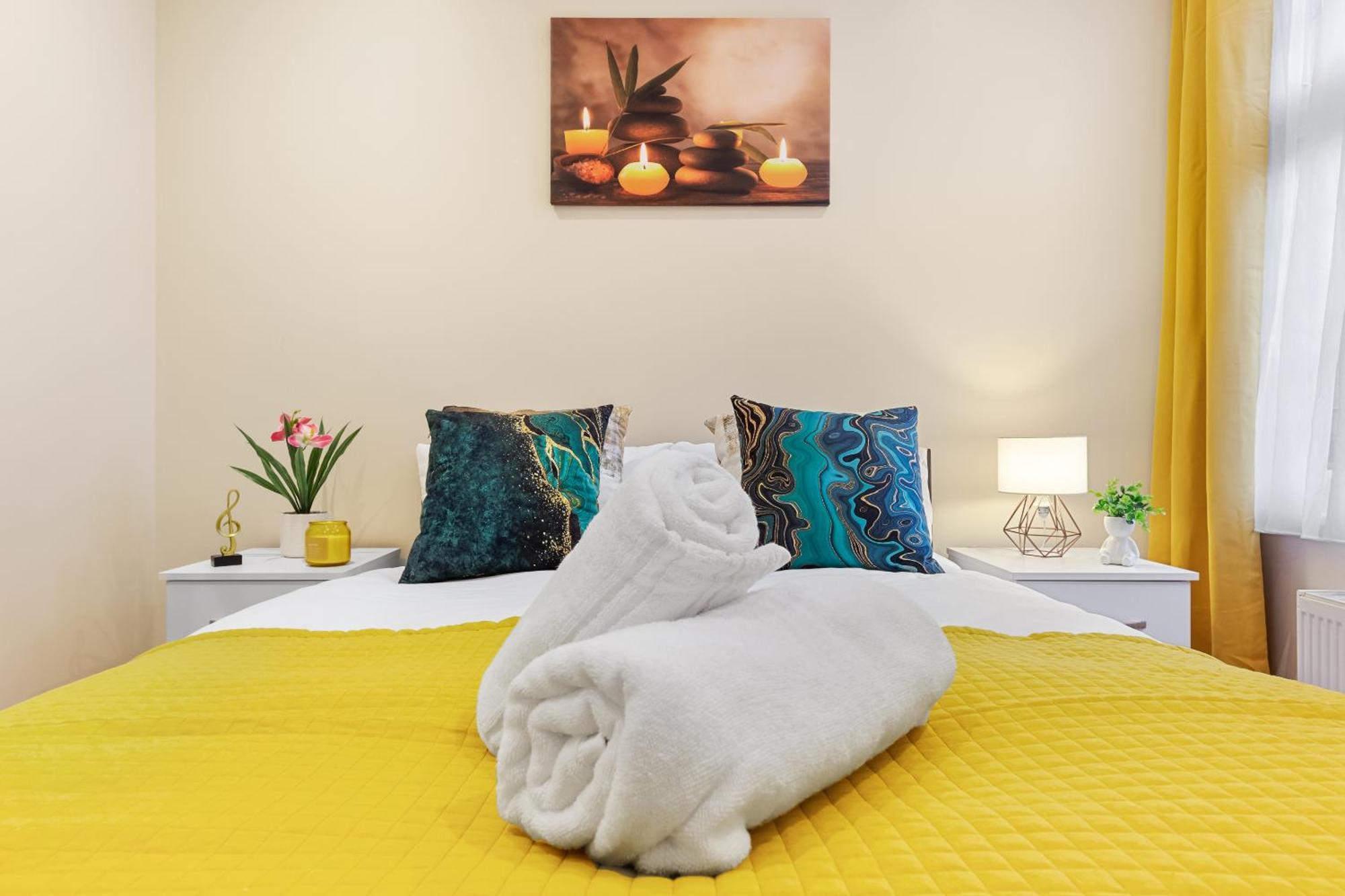 Elegant 2Br London Hideaway- King Bed, Sleeps 6 - Parking- Instant Book- 20 Percent Off Limited Time! 巴尔内特 外观 照片