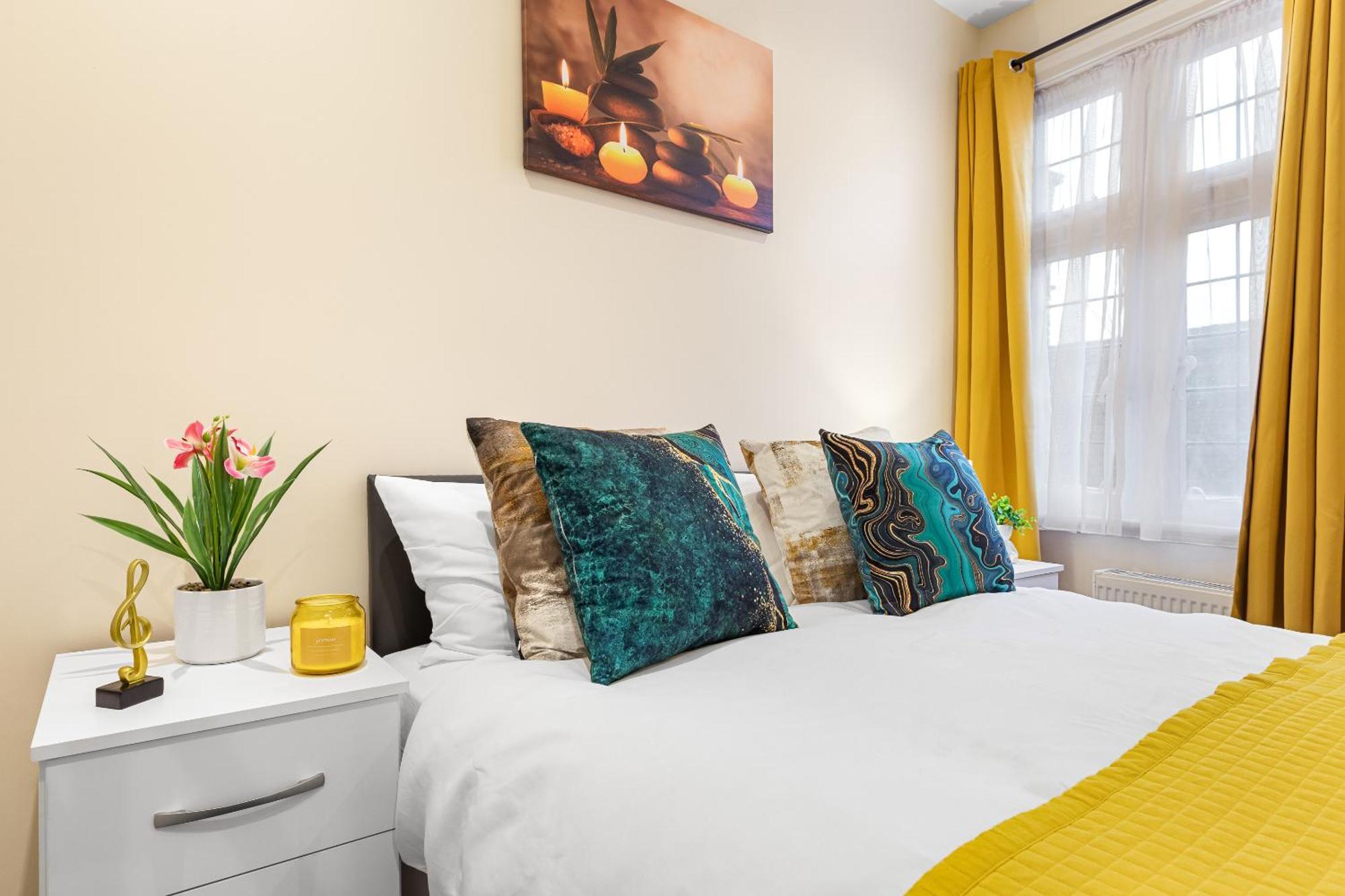 Elegant 2Br London Hideaway- King Bed, Sleeps 6 - Parking- Instant Book- 20 Percent Off Limited Time! 巴尔内特 外观 照片