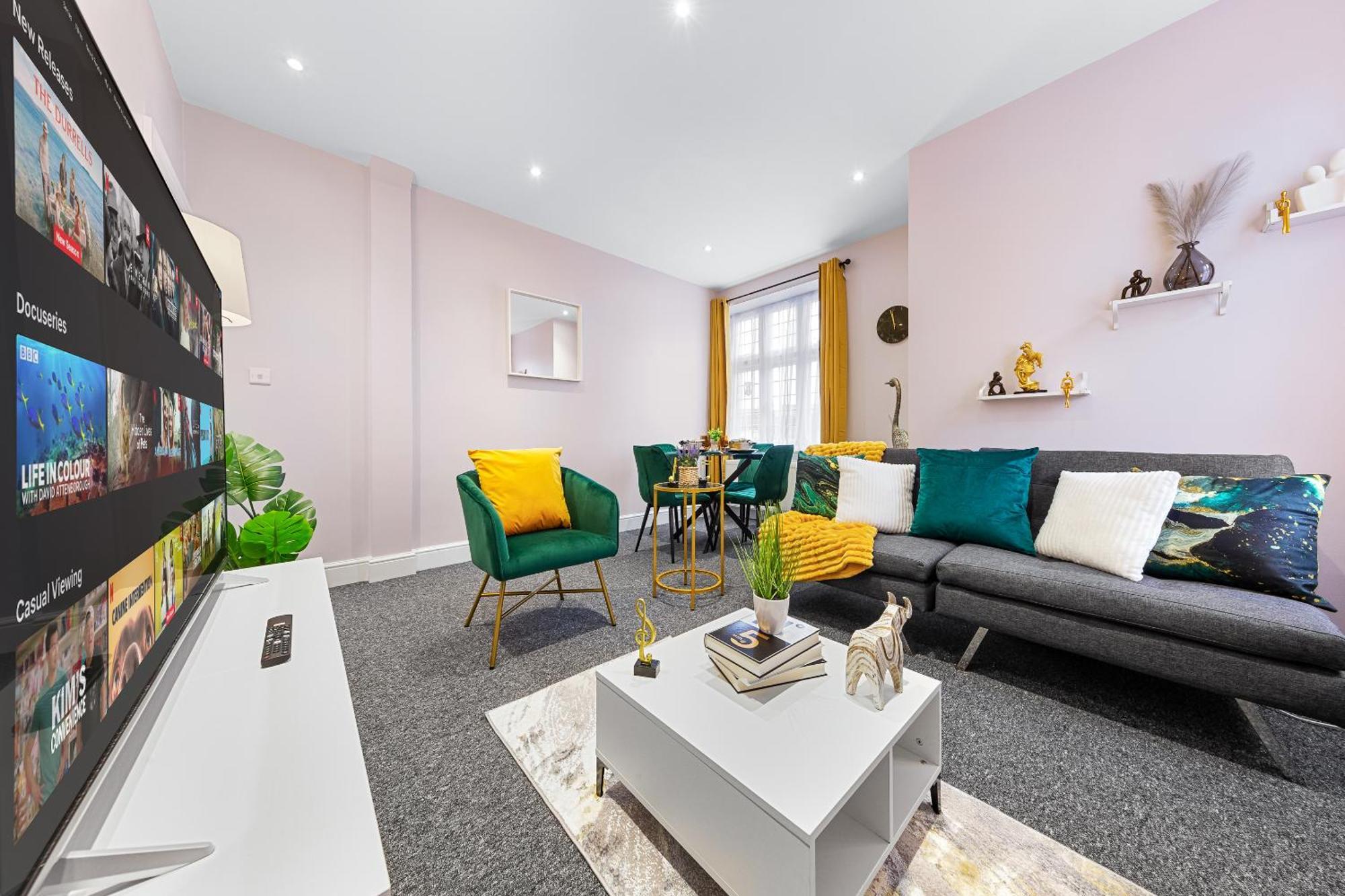 Elegant 2Br London Hideaway- King Bed, Sleeps 6 - Parking- Instant Book- 20 Percent Off Limited Time! 巴尔内特 外观 照片